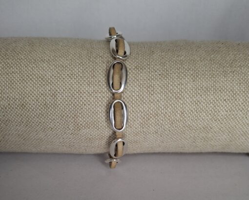 Moniek armband Qoss taupe
