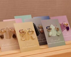 Edelsteen oorbellen, goudkleurige oorbellen, gouden creolen, Uchu Reminders, 't Oude Huys