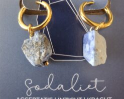 Uchu-Reminders-Oorbellen-met-edelsteen-Sodaliet-t-Oude-Huys