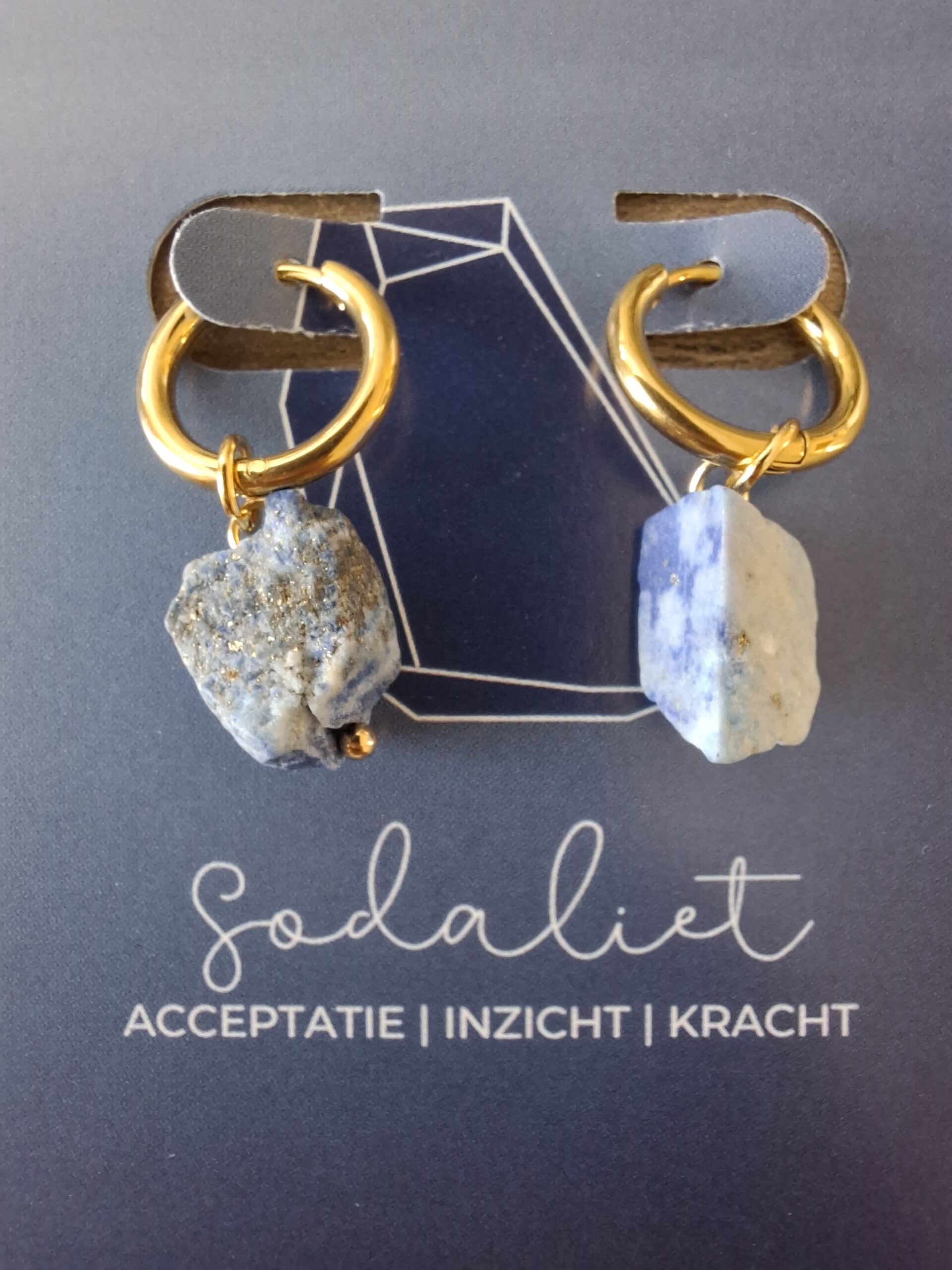 Uchu-Reminders-Oorbellen-met-edelsteen-Sodaliet-t-Oude-Huys